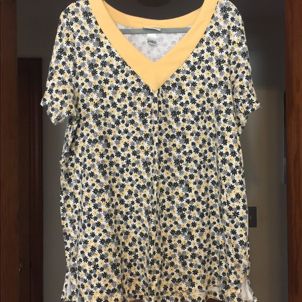 Beautiful lightly used & new blouses 👚